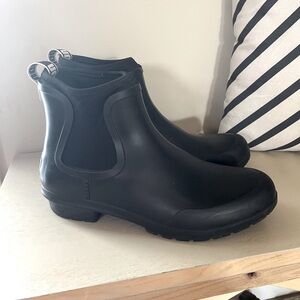 Ugg Women's Chevonne Boots - Size 9 Black